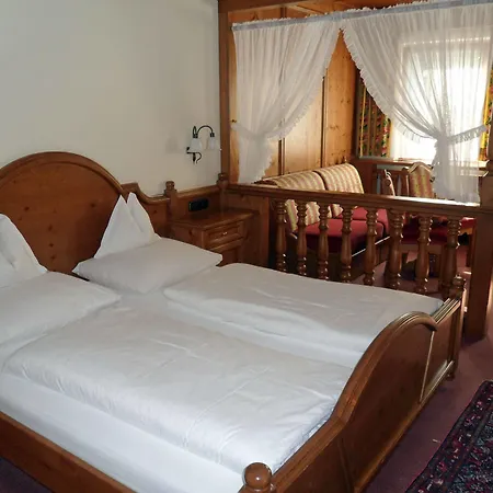 Szálloda Neue Post 4*