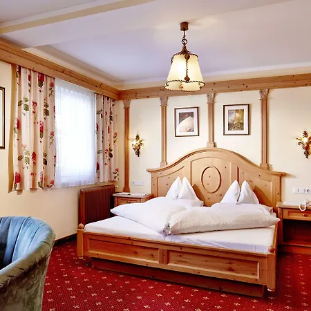 Neue Post Szálloda Mayrhofen