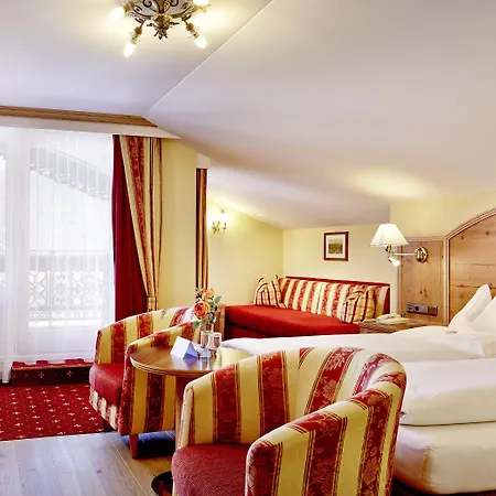 Hotel Neue Post 4*