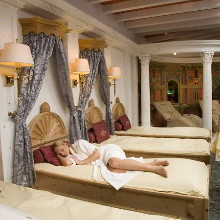 Neue Post Szálloda Mayrhofen