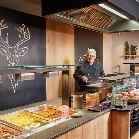 Neue Post Szálloda 4*