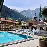 Neue Post Hotel 4*