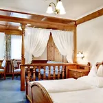 Neue Post Hotel 4*