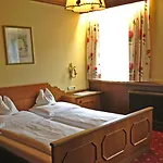 Neue Post Hotel 4*