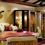 Neue Post Hotel 4*